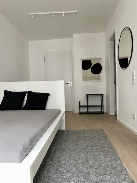 Möblierte Wohnung mit Balkon direkt an der East Side Gallery – ruhig zum Innenhof — photo 1